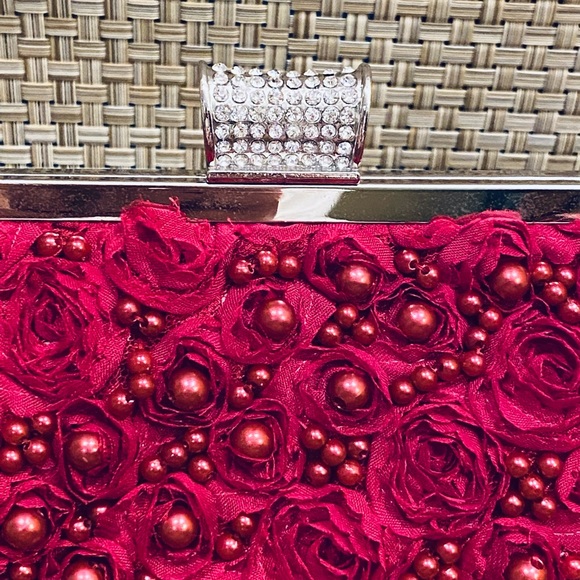 SOLD🌟HP🌟VTG 1980 Red 3D Rose Beaded Clutch/Shoulder - Picture 4 of 9